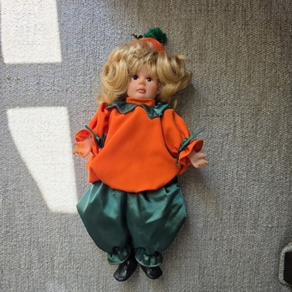 VTG Teenie Friends November Novella Pumpkin Doll Plastic Face Fall Theme
